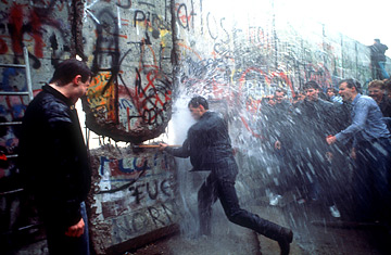 breaking_berlin_wall.jpg